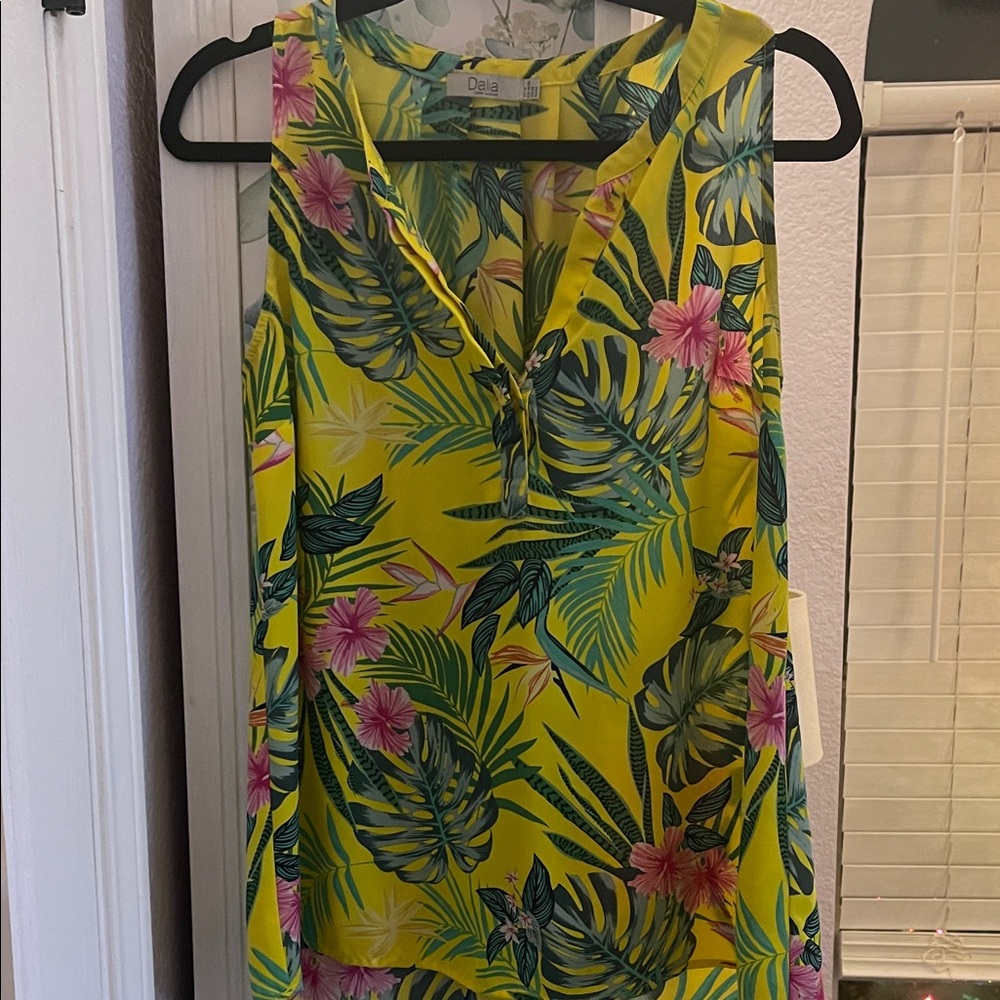 Dalia Yellow Tropical Print Top - Picture 3 of 7